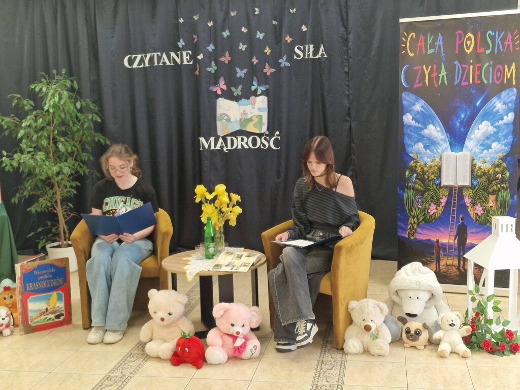 Słowa, które zabierają w podróż – czytamy dzieciom „Afrykę Kazika”.